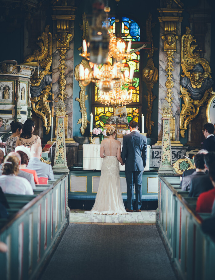 Brudparet vid altaret